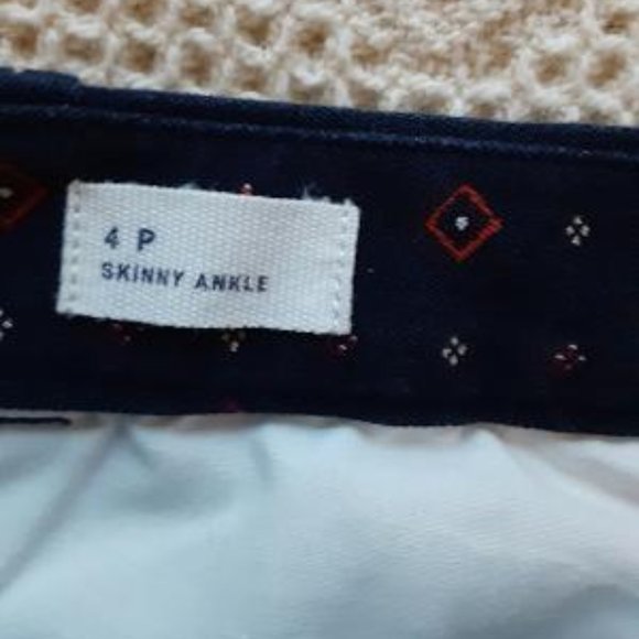Gap Fashion Capri - Navy, red and white accents - Picture 7 of 8